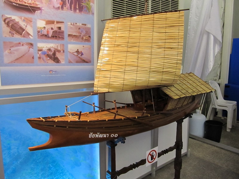 เรือกำบางของชาวมอแกน (จำลอง)