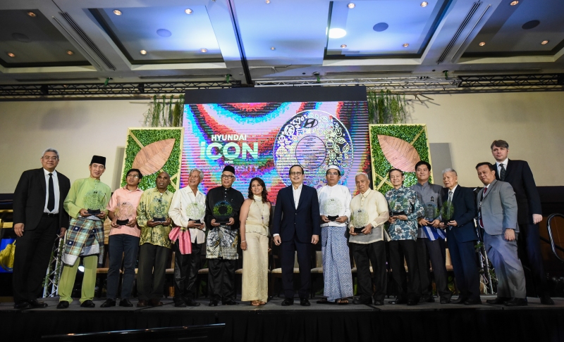 รับรางวัล Biodiversity Icon จากมูลนิธิ HARI