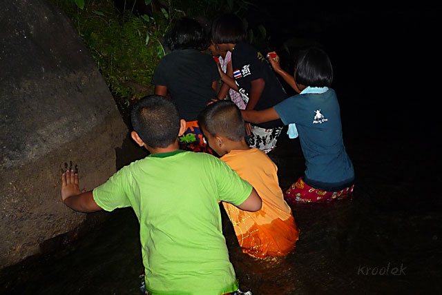 ล่องน้ำส่อง