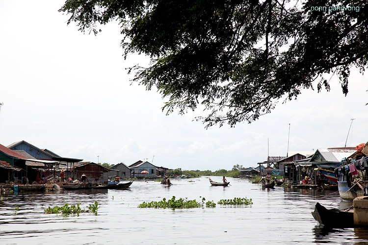 หมู่บ้านกลางน้ำระหว่างทาง
