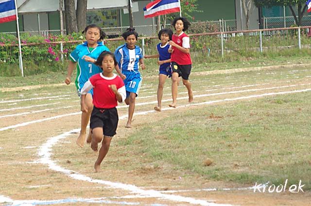 นักวิ่งตีนเปลือย
