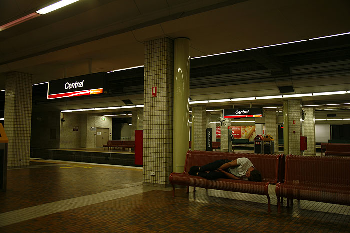 ตื่นตี 5 เพื่อนั่งรถไฟออกไปจากเมืองบริสเบน มุ่งหน้าสู่ Gold coast