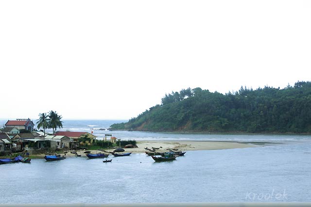 ปากทะเลสาปเมืองดานัง ด้านในเลี้ยงหอยมุก